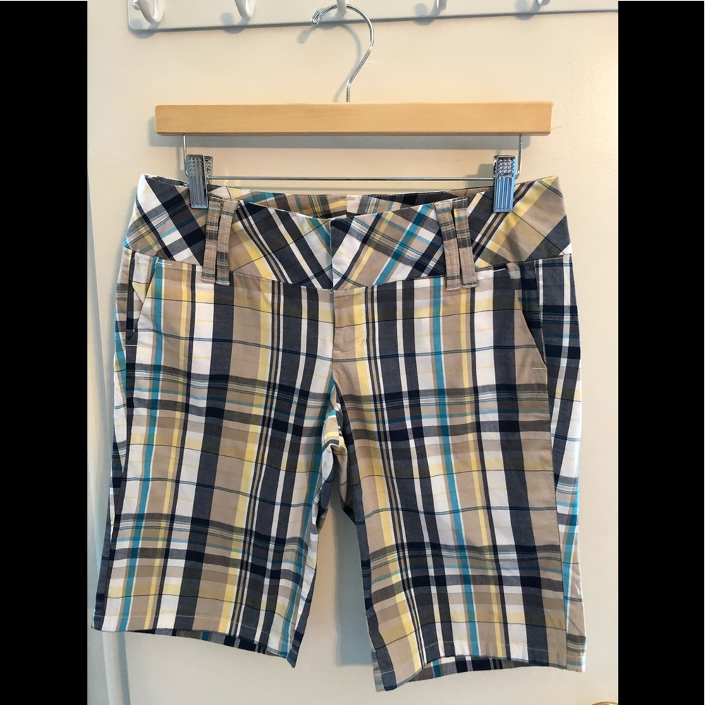 🍁3/$25🍁Plaid Bermuda Shorts - Picture 2 of 5